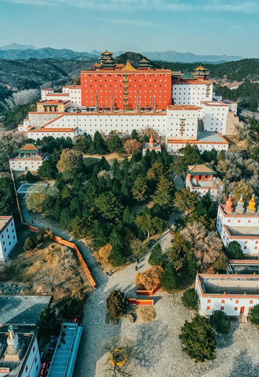 ExpatsHoliday's tweet photo. Chengde was once the summer residence of the emperors when the heat of Beijing became unbearable. #china #travel #travelagency  #Beijing2022 https://t.co/Lg9AqWIBN4