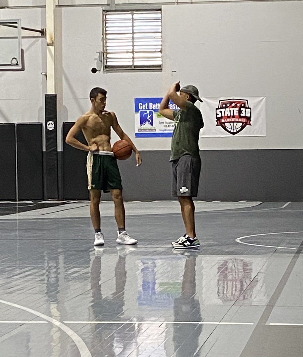 CoachJPStrength's tweet photo. The lab was 🔥🔥🔥 tonight! Iron sharpening iron! @CoachBurton13 out there with some great #SundaySkill work but expanding guys’ 🏀 IQ too! @UpriseAG #ELITE
@noajphillips https://t.co/f3cd1pFJDE