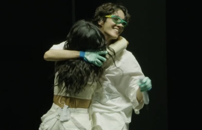 btsaresevennn's tweet photo. HOSEOK Y BECKY G PRESENTANDO POR PRIMERA VEZ CHICKEN NOODLE SOUP JUNTOS #HOBIPALOOZA 🔥 https://t.co/dIz4TgHoxZ