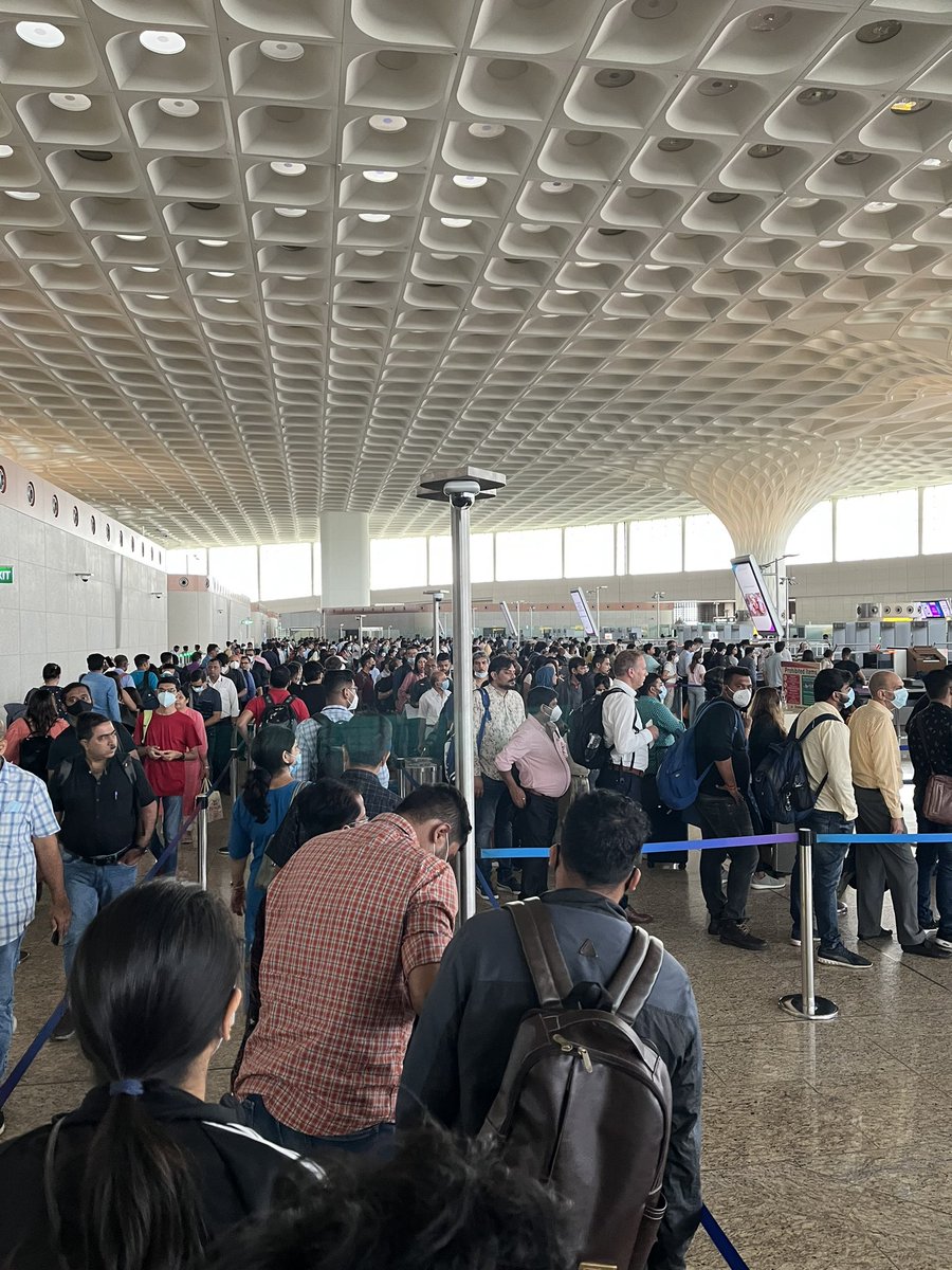 digital_joshi's tweet photo. Such a long queue, took just 10 mins. ‘An Englishman even if alone, forms an orderly queue of one’ - George Mikes.. #queue #Mumbaiairport #adani #CISA  well done.. https://t.co/LxJ1F1I5rT