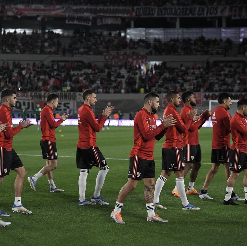 facucolombo_'s tweet photo. Me aplaudió Enzo Perez, yo ya puedo morirme en paz. https://t.co/dZfrqyHpUu