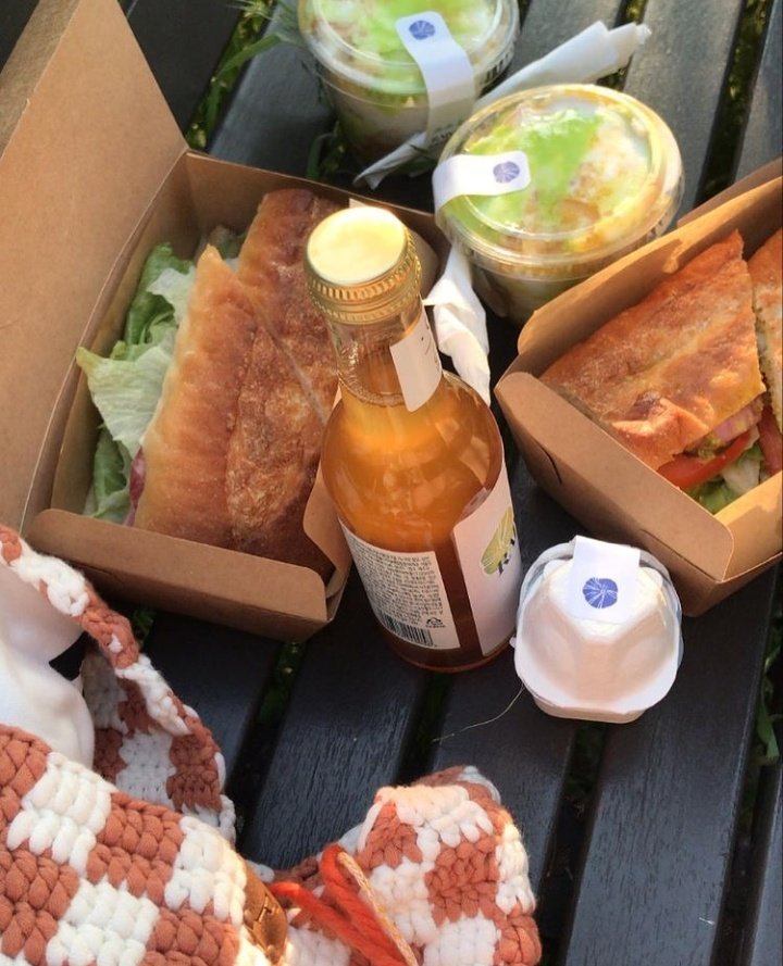 2022年08月01日
disabled — 11:01

—— happy august first, enjoy your day and don't forget to start it with a smile. :)