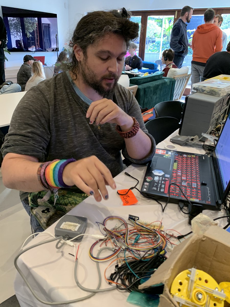 FriendArcade's tweet photo. Our Resurrection Jam was an amazing day of making new friends, games &amp; controllers!💖

By the end of the jam, a group of 50+ Superfriends had conjured up 10 new creations featuring flowers, penguins, boeries, bananas &amp; witches!

Thanks to all that were part of this magic!✨ https://t.co/uTBPchKsR5