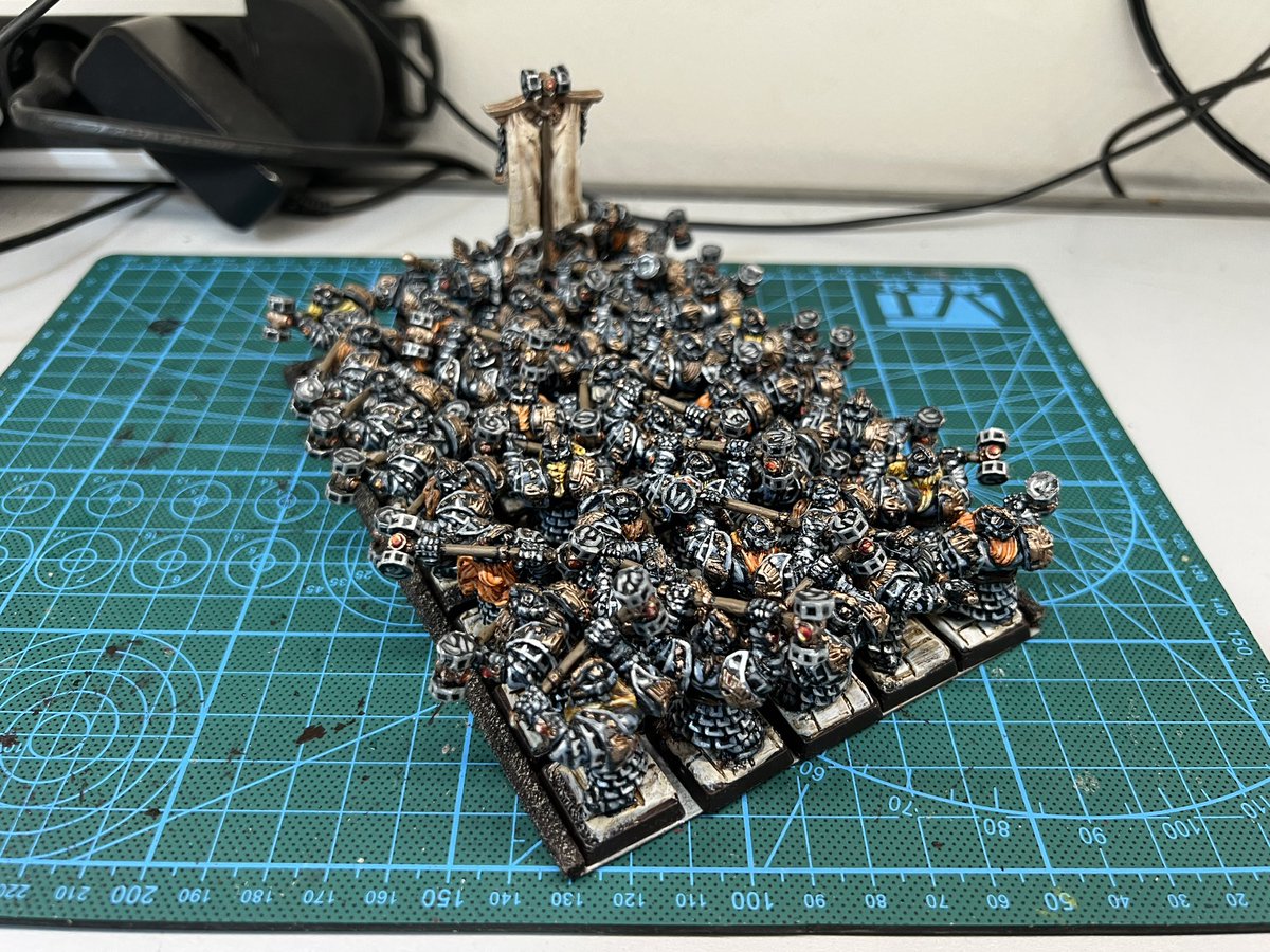 absolutguille's tweet photo. Por fin puedo añadir la unidad de martilleros jejeje
#warhammer #dwarves #hammerers #avatarsofwar #ninthage https://t.co/ET7TSGmtMf