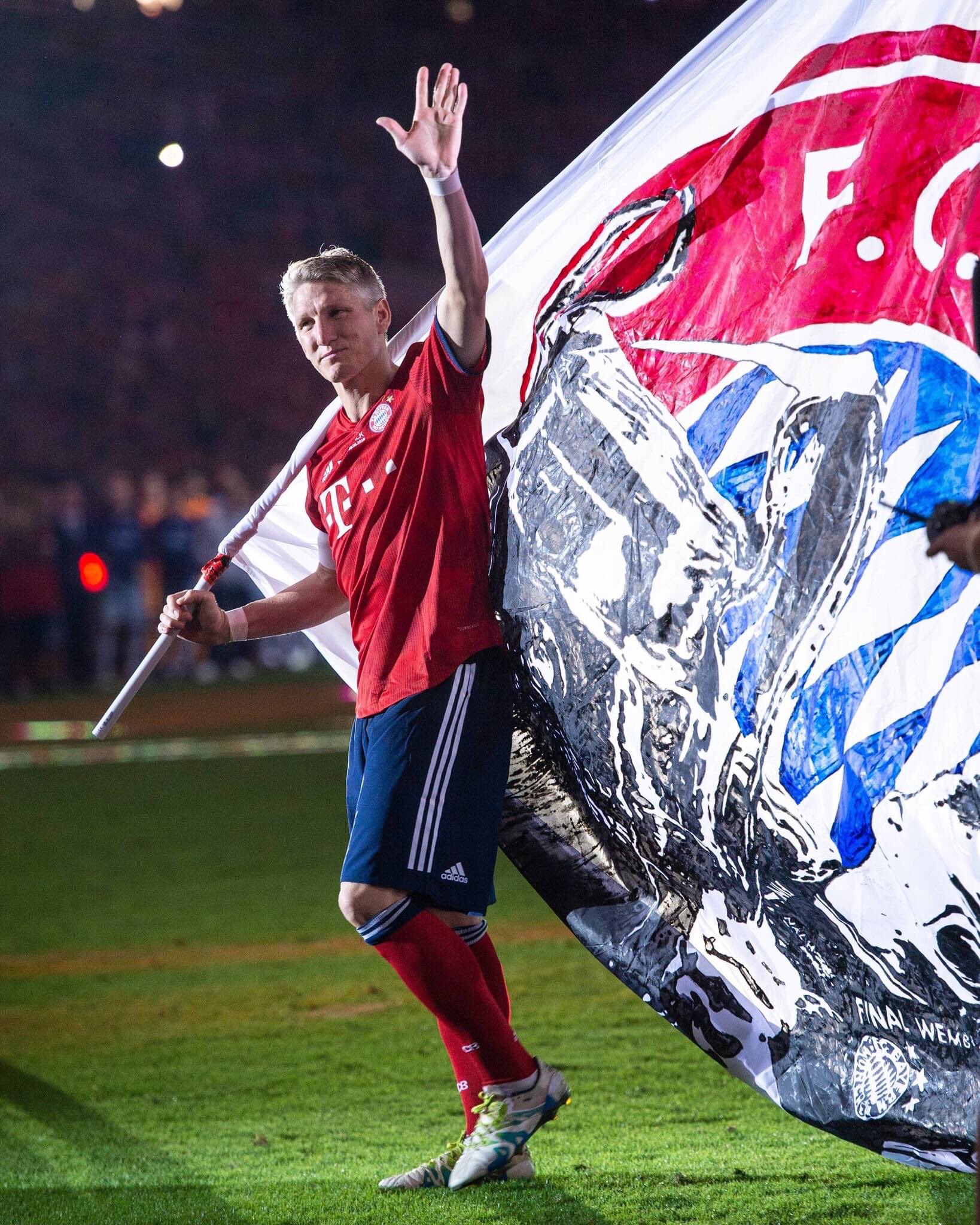 Wishing Bastian Schweinsteiger a very happy 38th birthday! 