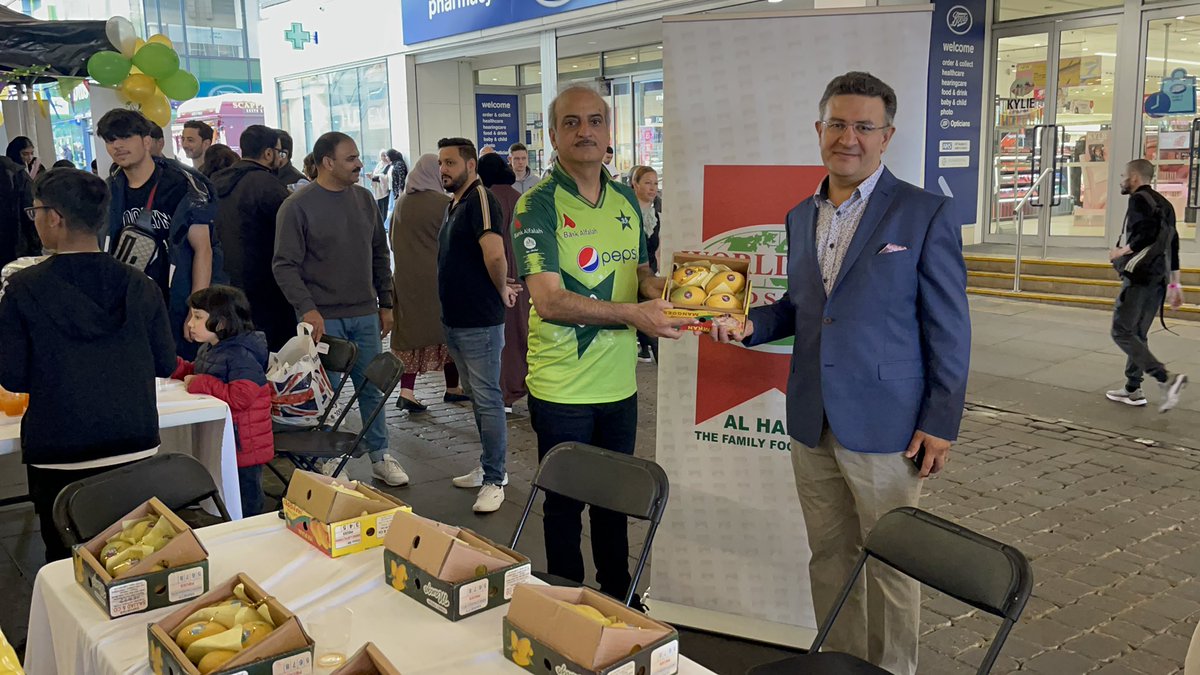 tv49news's tweet photo. Taste of Pakistan 🇵🇰 
King 👑 of Fruits Mango 🥭 . 
Consulte Genral of Pakistan Manchester and UKPCCI Orgnised a Mango Fest Extravaganza in the heart of Manchester City Center Uk @PakinManchester @GovtofPakistan @NAofPakistan @PakistanHighCo2 @PakPMO @UKPCCI @CTurnerFCDO https://t.co/MfHz88OGpT