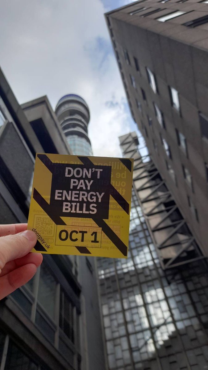 Great to see #dontpayuk flyers out at the <a href="/CWUnews/">CWU</a> pickets this morning!

We’re building a people-powered movement to fight the #CostOfGreedCrisis - together, we can end their profiteering and demand to live in dignity. 

JOIN US &amp; GET INVOLVED!!
👇 👇 👇
Dontpay.uk