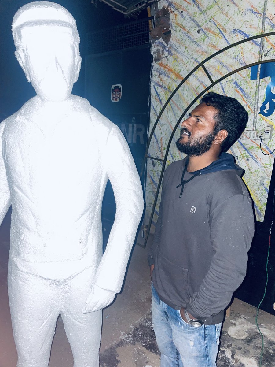 kicchanagudusmg's tweet photo. ಕರ್ನಾಟಕದಲ್ಲಿ ಶಿವಮೊಗ್ಗದ ಕಿಚ್ಚನ ಗೂಡು ಸೇವಾ ಸಮಿತಿ ವತಿಯಿಂದ ಥರ್ಮೋಕೊಲ್ ನಲ್ಲಿ ಪ್ರತಿಮೆ ಯನ್ನು ನಿರ್ಮಿಸಲಾಗಿದೆ💪 ವಿಕ್ರಾಂತ್ ರೋಣ ಆರ್ಭಟ ಮುಂದುವರೆಯಲಿ...🚩
@KicchaSudeep Boss plz reply madi 🙏

@TheSudeepTrends @TeamKiccha @KicchaUniverse @KicchaNaArmyDvg

#VikrantRona #VikrantRonaFDFS https://t.co/nlA3OWQwn5