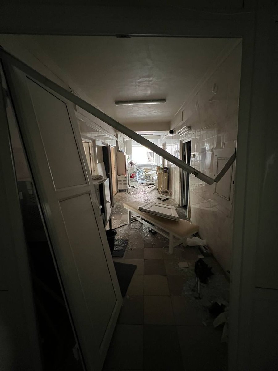 OlenaHalushka's tweet photo. The russians again shelled Mykolayiv heavily over the night, local authorities informed. They damaged an emergency room built in 2019. Neighboring healthcare facilities were affected by the blast wave. Humanitarian storage with medications and food burned down https://t.co/6vaPjRYUEG