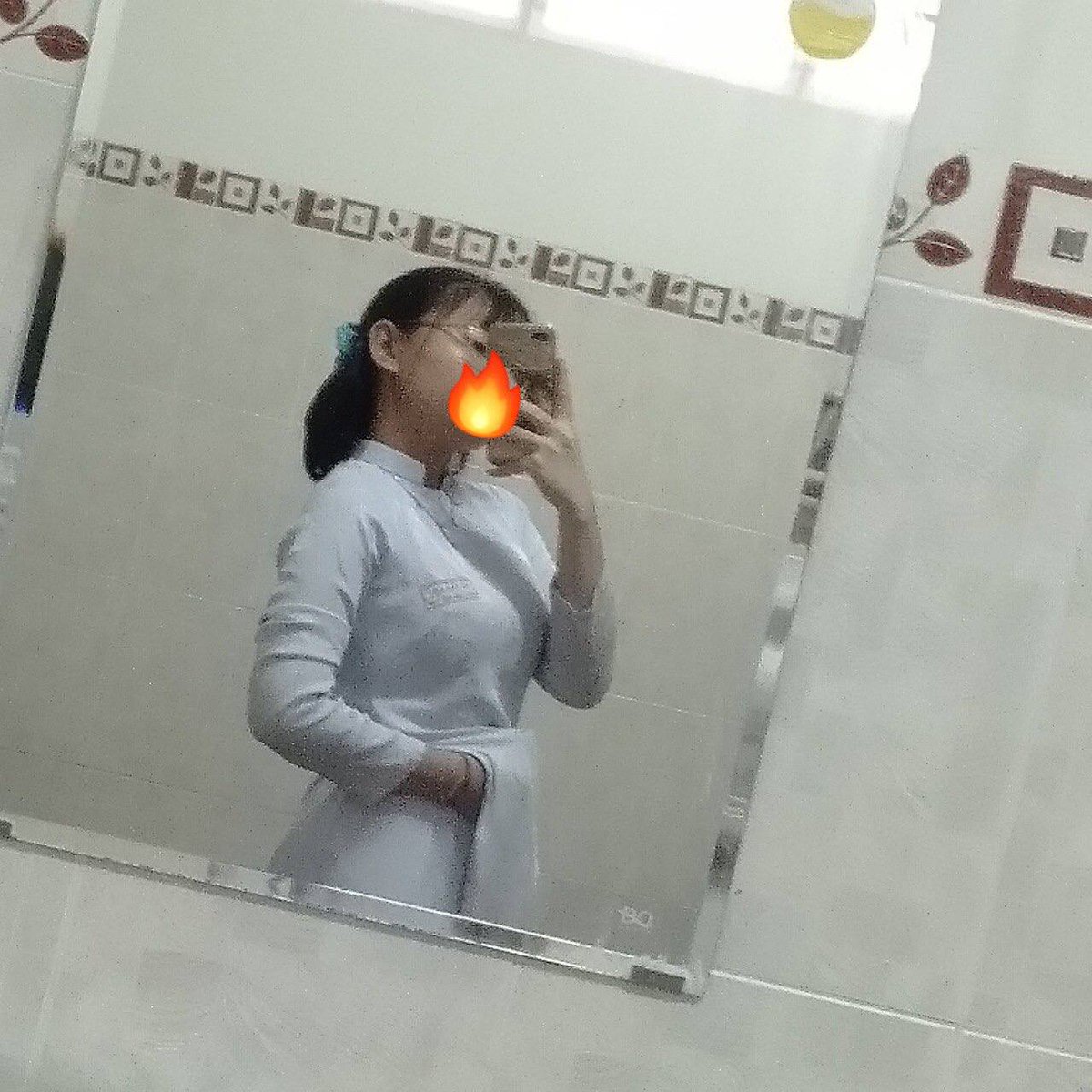 E mặc áo dài mà ông anh bảo nhìn mày anh nứng quá. thì làm sao dc ạ. E cũng mún thử mùi cu ạ