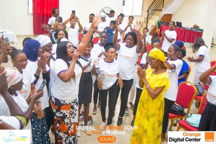 anthony_chancel's tweet photo. Du 25 au 29 juillet dernier j’ai pris part à l’atelier de formation de 50 jeunes filles et femmes du département d'Odienne. Cette brillante formation qui vient enrichir les  connaissances des jeunes est une initiative du Centre MARée de LUmière a eu lieu à l'hôtel Sarah d'Odienne https://t.co/2jZHQfvLMk