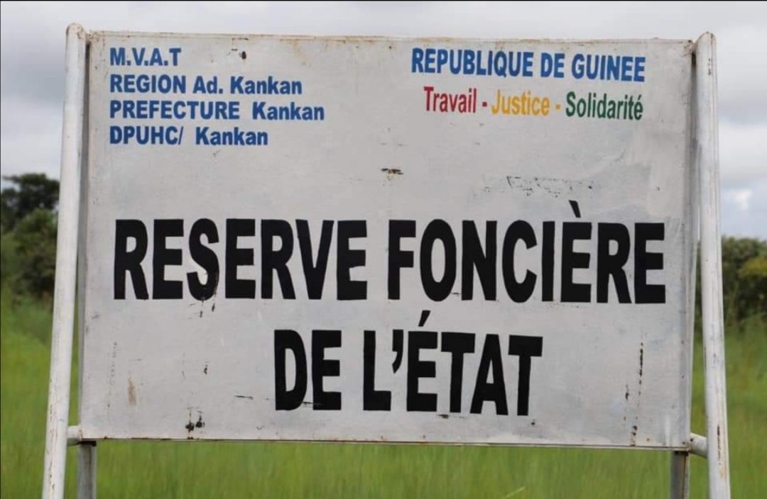 AGUIFIL's tweet photo. Plus de 44 000 hectares mobilisés pour la construction des logements sociaux.

L'Etat Guinéen est dans la dynamique de la valorisation foncière afin de faciliter l'accès à des logements décents et lutter contre les spéculations financiers.

#LogementsSociaux #CNRD #Primature https://t.co/3PgMrcmBVQ