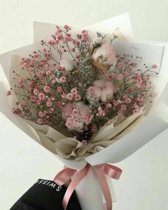 EUHNP04's tweet photo. happy gf’s day beautiful ppl ! 🫶🏻🌷 https://t.co/XfUNw5ITvw