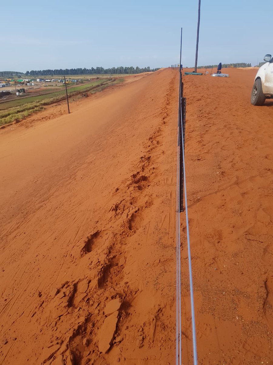 DlekezeleT's tweet photo. Good morning all. Empangeni is cold today but still siya phambili. Doing stock fence for bermwall https://t.co/GgP7RlUiuk