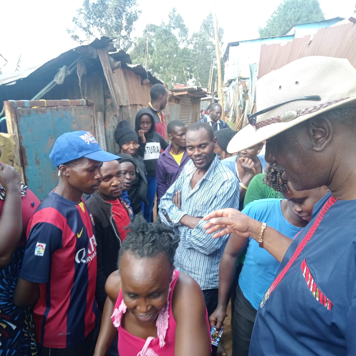 HonAwili's tweet photo. At Kwa wanga next to Kibra south clinic interacting with electorates to know what they need, I promise to reform Langata, #VoteBlue, #Baba na #Awili.
#Inawezekana
#AzimioLaUmoja
#IndipendentCandidate https://t.co/LDLI6uJxzB