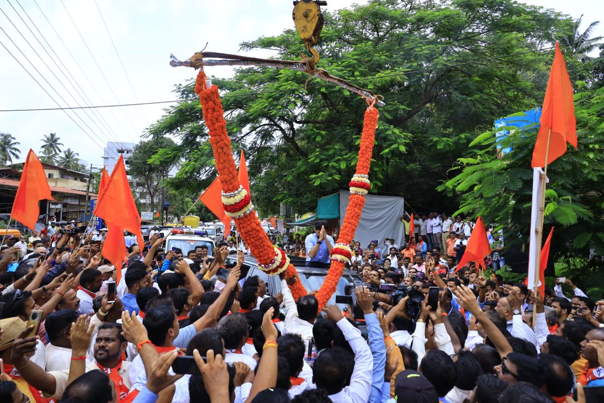 AUThackeray's tweet photo. आज शिवसेनेच्या 'शिवसंवाद' यात्रेची सुरुवात कोकणातील कुडाळ येथून झाली. येथे उपस्थित शिवसैनिकांसोबत संवाद साधला. https://t.co/K9Mb0PisfV