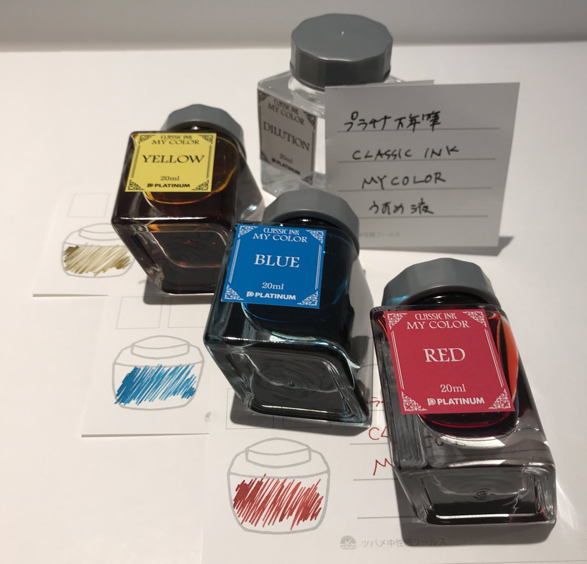 maruzen_maruhon's tweet photo. 【4階万年筆】#プラチナ万年筆 より #混ぜられる古典インク #CLASSICINK #MYCOLOR が本日発売✨
イエロー🟡ブルー🔵レッド🔴うすめ液⚪️の4種類
1980円税込
自分だけの色、MY COLOR を作ってみませんか‼️
#丸本万年筆 #インク沼 #万年筆 https://t.co/mLxPTw2C7l