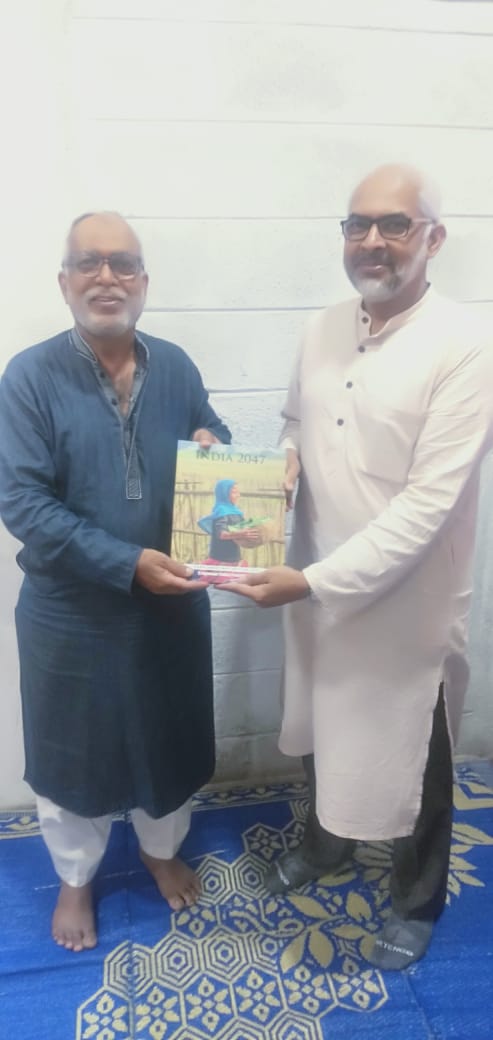 eiffoundation's tweet photo. 𝗜𝗻𝗱𝗶𝗮 𝟮𝟬𝟰𝟳: 𝗦𝘂𝗽𝗽𝗹𝗲𝗺𝗲𝗻𝘁𝗮𝗿𝘆 𝗘𝗱𝗶𝘁𝗶𝗼𝗻 𝟮𝟬𝟮𝟭

India 2047: Supplementary Edition 2021 was handed over to Syed Tahsin Ahmed, Ex-CEO of Karnataka Waqf Board and Thouseef Madikeri, CEO, Shaheen Education Foundation 

https://t.co/YX5sWtkzyp https://t.co/sSq3kLvI28