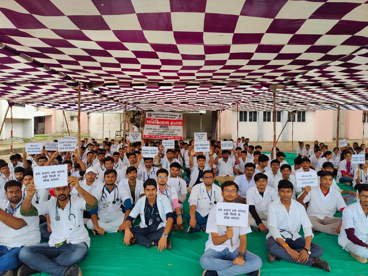 માત્ર મનની વાત કરોમા ક્યારેક લોકોની વાત સાંભળશો તો લોકશાહી વધુ સમૃદ્ધ બનશે.
<a href="/KanuDesai180/">Kanu Desai</a>
<a href="/narendramodi/">Narendra Modi</a>

#MannKiBaat
#IncreaseInternshipAllowance
#Guj_vet_union #Guj_veterinary_students_on_strike
#Increase_Guj_Vet_Stipend