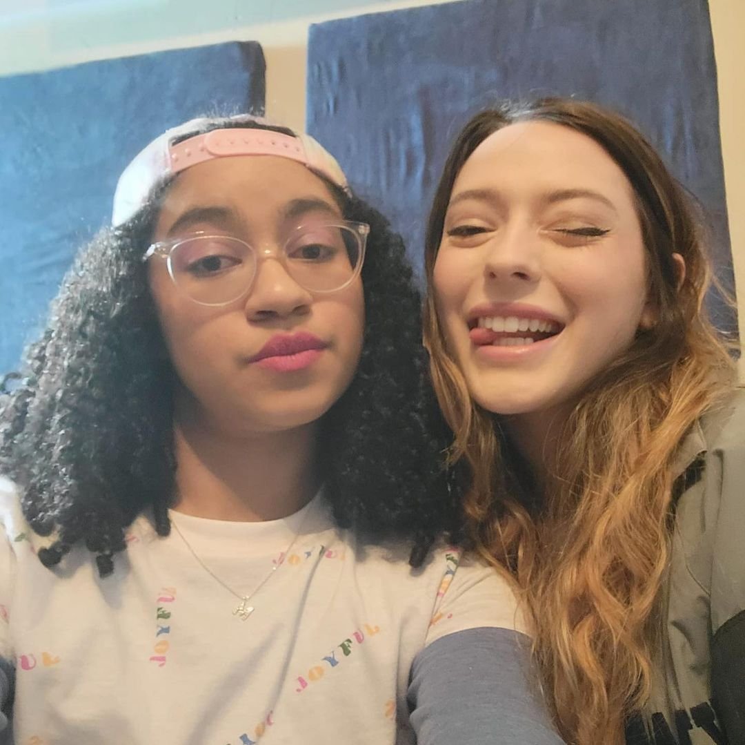 Vmment's tweet photo. Meanwhile in the studio.......π€π€ #Mariel1221 #Liz1221 #Tea1221 #1221music #VeMEnt #MirrorHour https://t.co/6Aeyv4FQK7