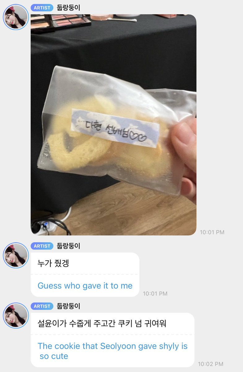 twicethedubu's tweet photo. NMIXX Sullyoon gave Dahyun a cookie at today’s ISAC filming 🥹 https://t.co/Trr7Yk1bWD