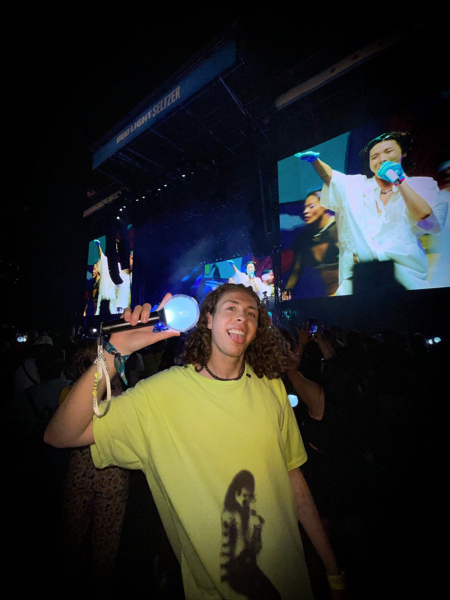 LiamMcEwan's tweet photo. Historic night. J-HOPE. Lollapalooza 2022. https://t.co/fGIk2GMLXE