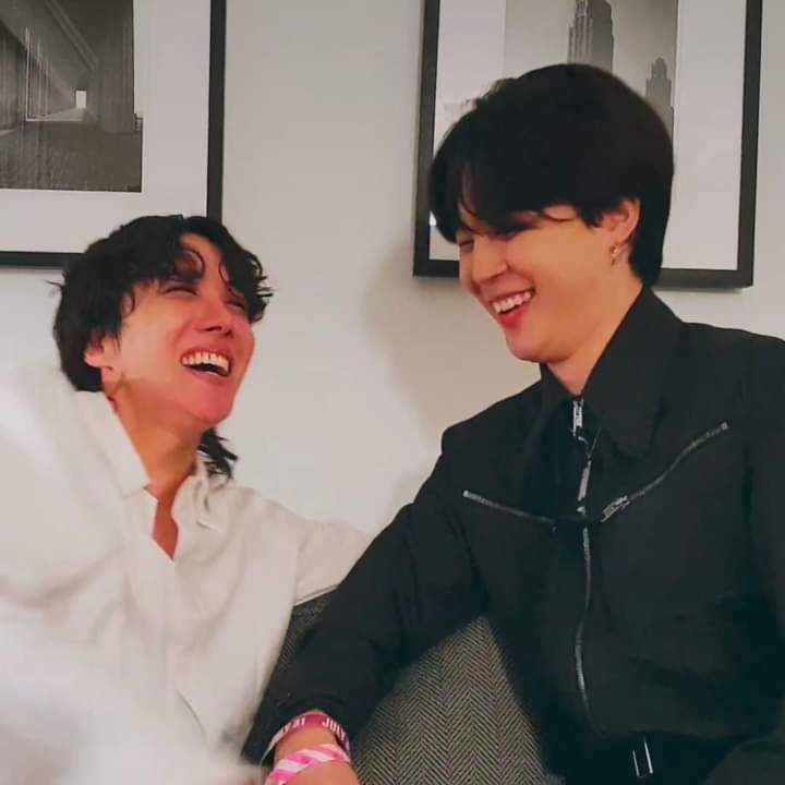 ikooklvr's tweet photo. my beloved jihope, my babies ♡ https://t.co/adFR5mC09J