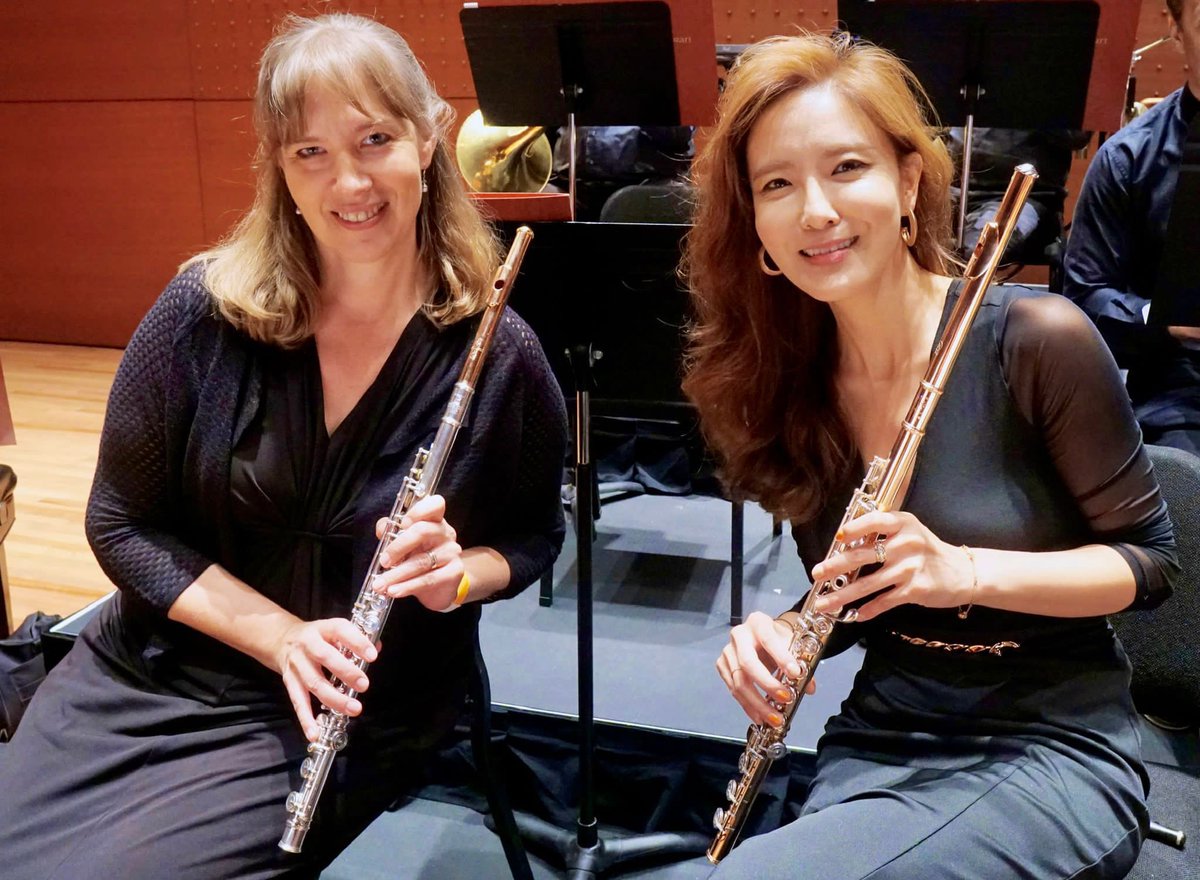 FestOrchLC's tweet photo. A shout-out to our fabulous flute section: Principal Flute @jasmine_choi and Second Flute #TanyaWitek
You both sound amazing❤️❤️!!!
#flute #fluteappreciation #piccolo #jasminechoi #BridgeMusik #classicalmusic #mostlymozart #lincolncenter https://t.co/vaQN7fckO8