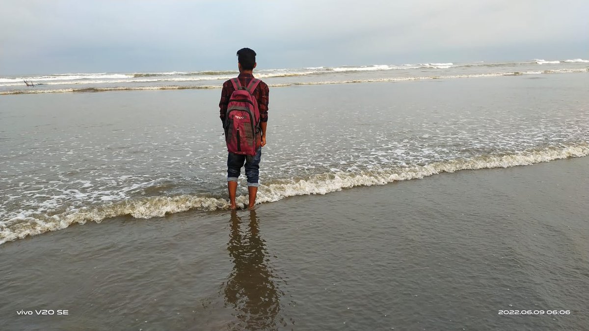 প্রেমের টানে মালোশিয়া থেকে বাংলাদেশ, 
প্রেমের টানে আর্জেন্টিনা থেকে বাংলাদেশ, 
প্রেমের টানে ব্রাজিল থেকে বাংলাদেশ,
প্রেমের টানে কোরিয়া থেকে বাংলাদেশ,
প্রেমের টানে লন্ডন থেকে বাংলাদেশ, 
আমেরিকা থেকে বাংলাদেশ,
কাতার থেকে বাংলাদেশ,
আর তুমি পাশের গ্রাম থেকে আসতে পারো না!🙂