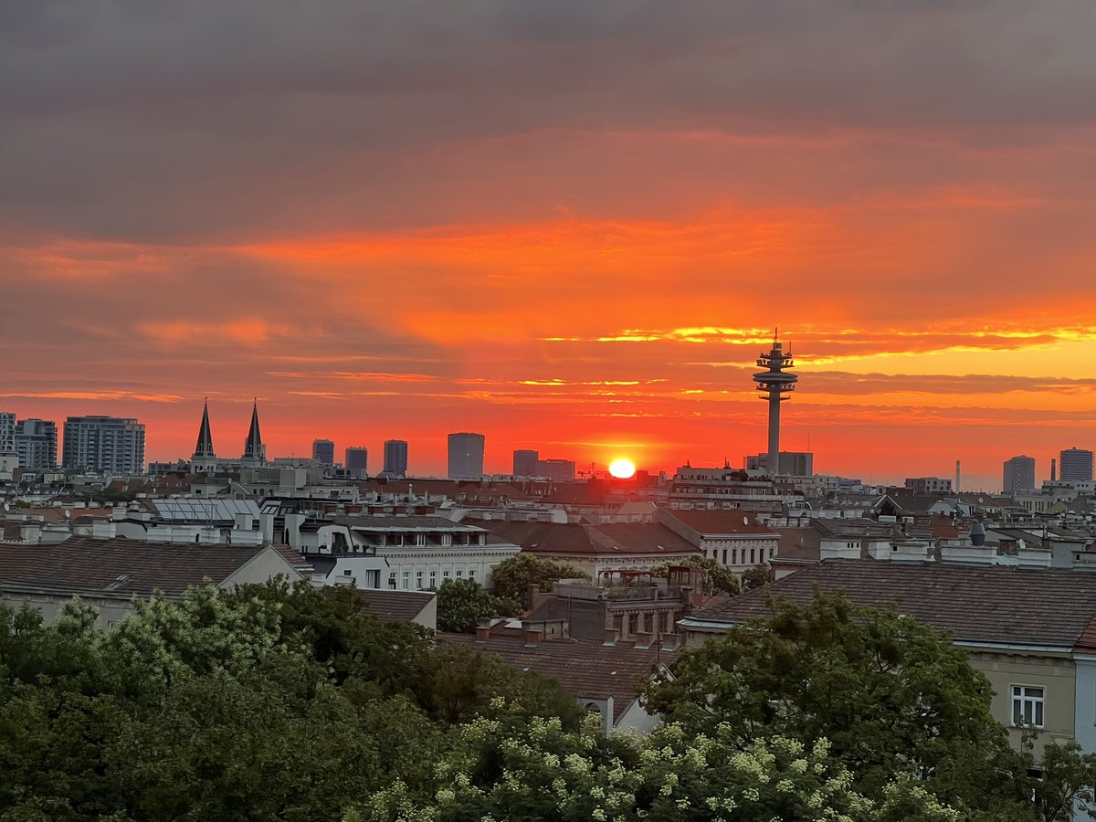 sunrise over Favoriten