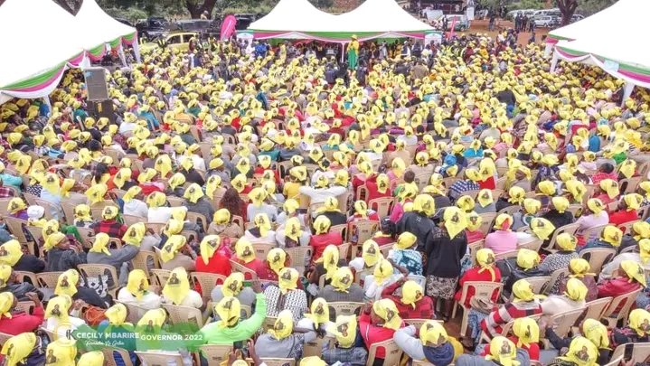 Victorundie1's tweet photo. Women embrace the embu county gubernatorial candidate for her beautiful manifesto of inclusivity, transparency, accountability, integrity and equitable share across the county. #EmbuNiUDA
#GovernorCecilyMbarire https://t.co/jZDwZW1nxG