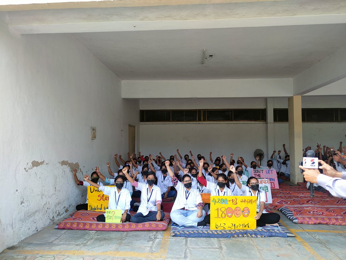 ડેરી  ની આવક ના  વધારામા તંદુરસ્ત પશુઓ  જરૂરી  છે  તો  તેમની  સારવાર  કરતાં ડૉક્ટરો  નું  પણ  કઈક વિચારો  સાહેબ.....

#Guj_veterinary_students_on_strike  #IncreaseInternshipAllowance
#Guj_vet_union  
<a href="/CRPaatil/">C R Paatil</a> <a href="/PRupala/">Parshottam Rupala</a> <a href="/KanuDesai180/">Kanu Desai</a>