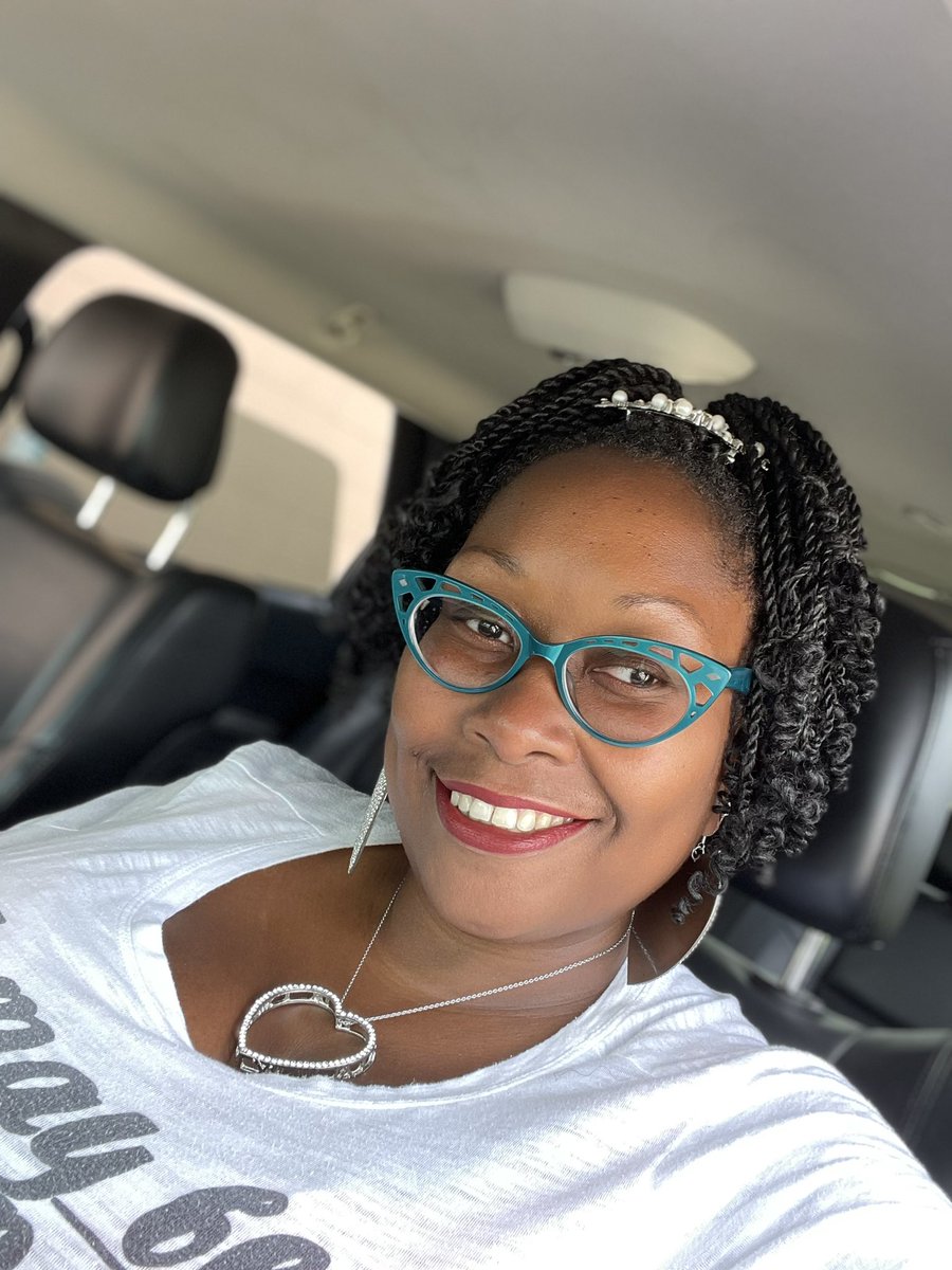 DaLuvlyCandi's tweet photo. From casual me to sexy me #LovingAllOfMe #BBW #BBWLove #MyFaces #ExtraCurvy https://t.co/yAikusTDXa