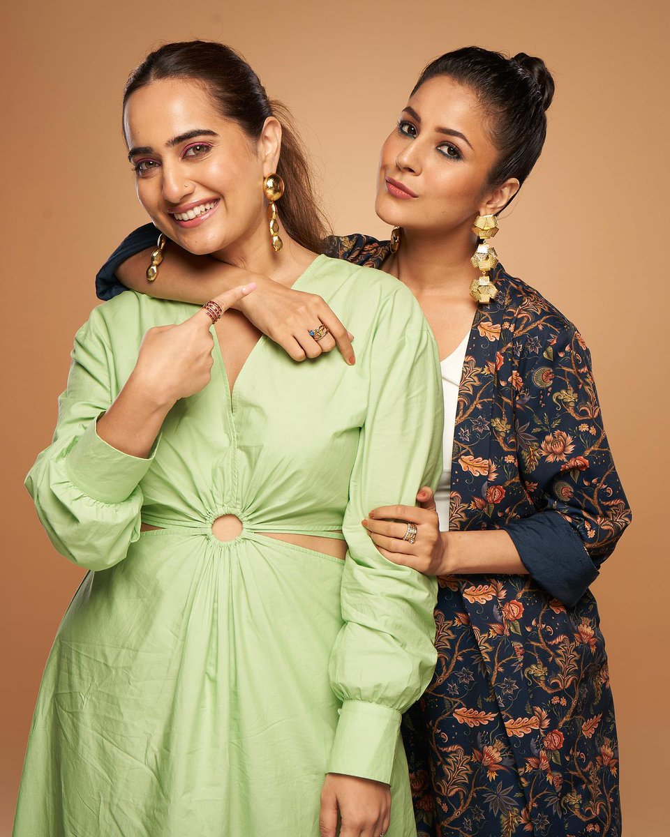 BollyTellyBuzz's tweet photo. #KushaKapila Shares Some Cute Pictures With #ShehnaazGill https://t.co/UlqpX0B8yn