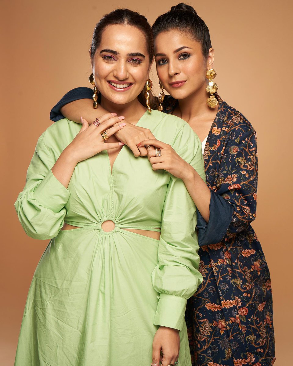 BollyTellyBuzz's tweet photo. #KushaKapila Shares Some Cute Pictures With #ShehnaazGill https://t.co/UlqpX0B8yn