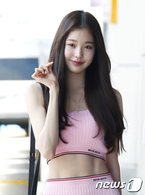 starfess's tweet photo. -guys pantes knetz bilang wonyoung idol yang muncul 1000 tahun sekali😳  https://t.co/2m1uM0z15i