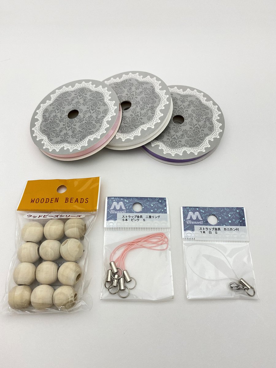 サテンリボンを使って、ハワイアンなリボンレイを作ってみませんか