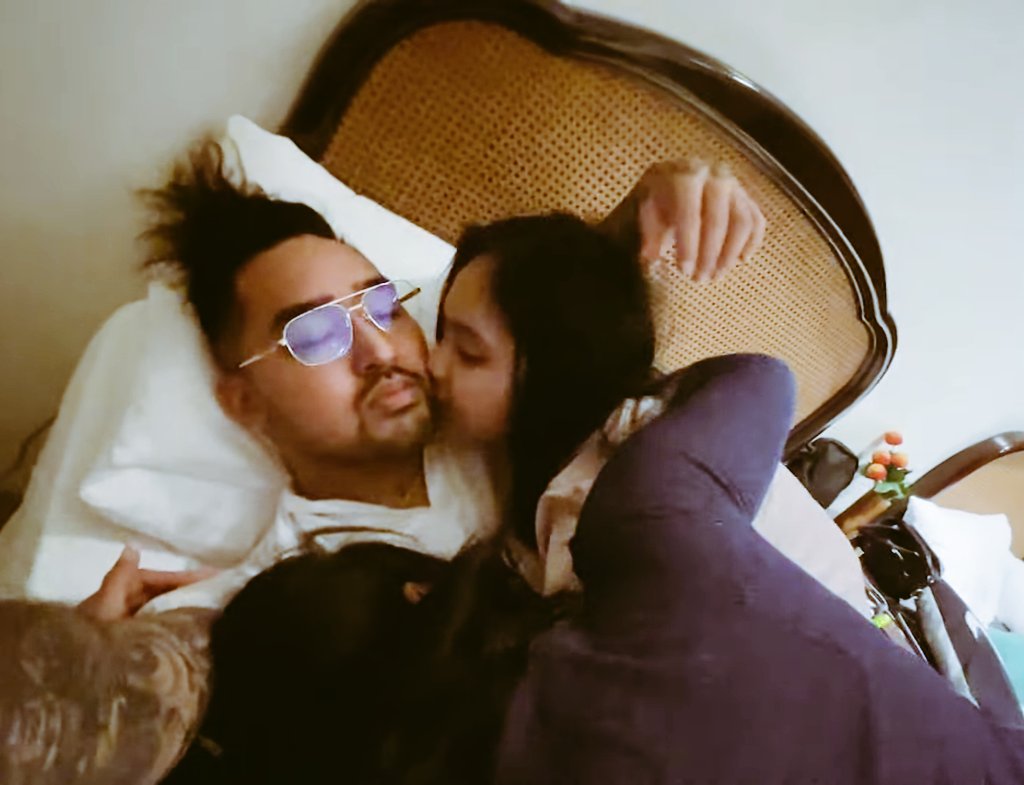 nuevo_anna's tweet photo. "My safe place, My home" 👪🏡♥️

#ViToNia #Mameh #Babeh #Dadeh https://t.co/77LjyBX940 https://t.co/ofmQ6BaPmt
