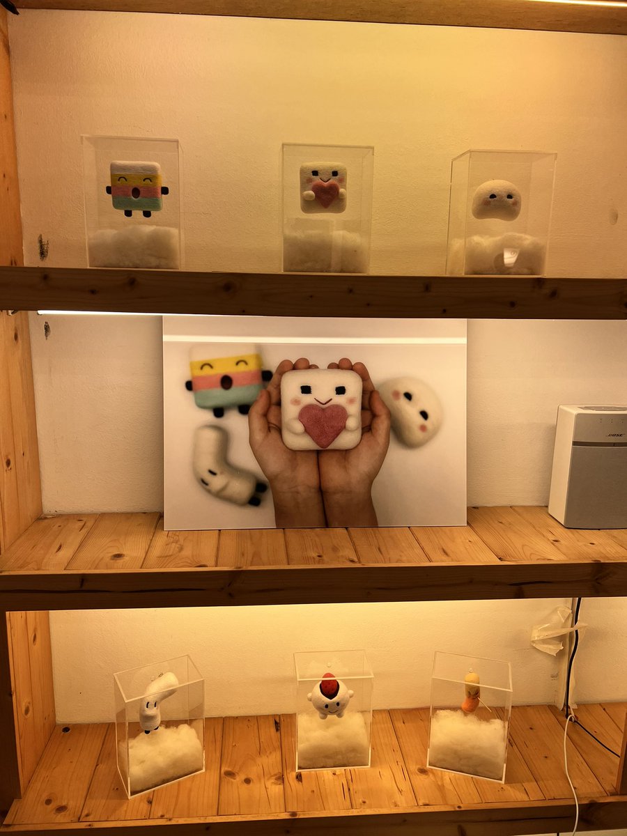 FEWK 전시회가 성황리에 열리고 있습니다.

애쓰신 <a href="/whtdrgon/">김동은WhtDrgon.</a> 작가님께 감사의 말씀드립니다. 전시장에 가득찬 관람객들의 모습에서 희망을 보게 되네요. 

전시는 8/31까지입니다. 🎩