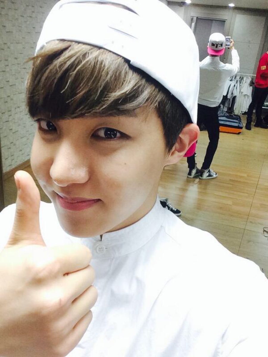 btsintime's tweet photo. ¡¡¡ARMYYYY!!! ¿Tuviste un buen día hoy ~~~~ Que tengas un buen día y una noche llena de esperanza @_@/ https://t.co/aY4tuk5J7l