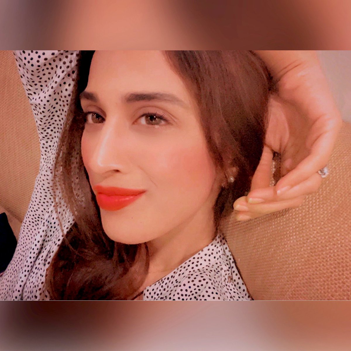 fizaahshoaib's tweet photo. Don’t know about the ‘other’ side, but the grass is only ‘greener’ where you water it!
Sometimes all someone needs is not big promises or motivational quotes but a little attention and a little care!!
#FSwrites 💕 https://t.co/1HBqnTdfCE