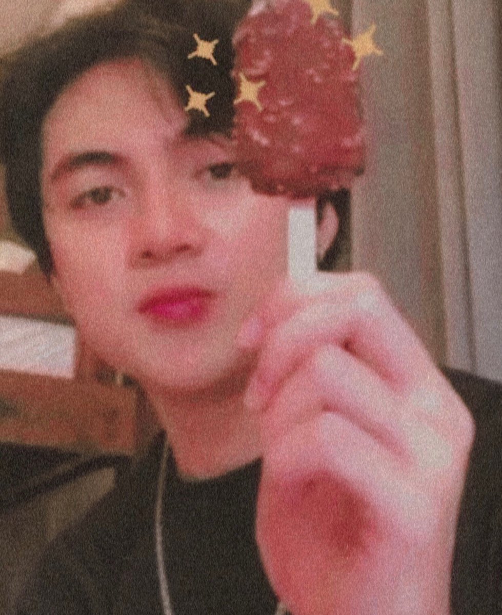 shadesofgrae_'s tweet photo. At dahil August 01 ngayorn, may selca day ang Lexandrites! Akala mo ba ikaw lang pwede mag-ice cream @topclass_lex ??? HAHAHAHAHA may stars din ang ice cream ko ha. mwa.
#LEXandritesSelcaDay #LEXandritesSelpuDay
#LEXgototheTOP https://t.co/6lqdSyu8p2