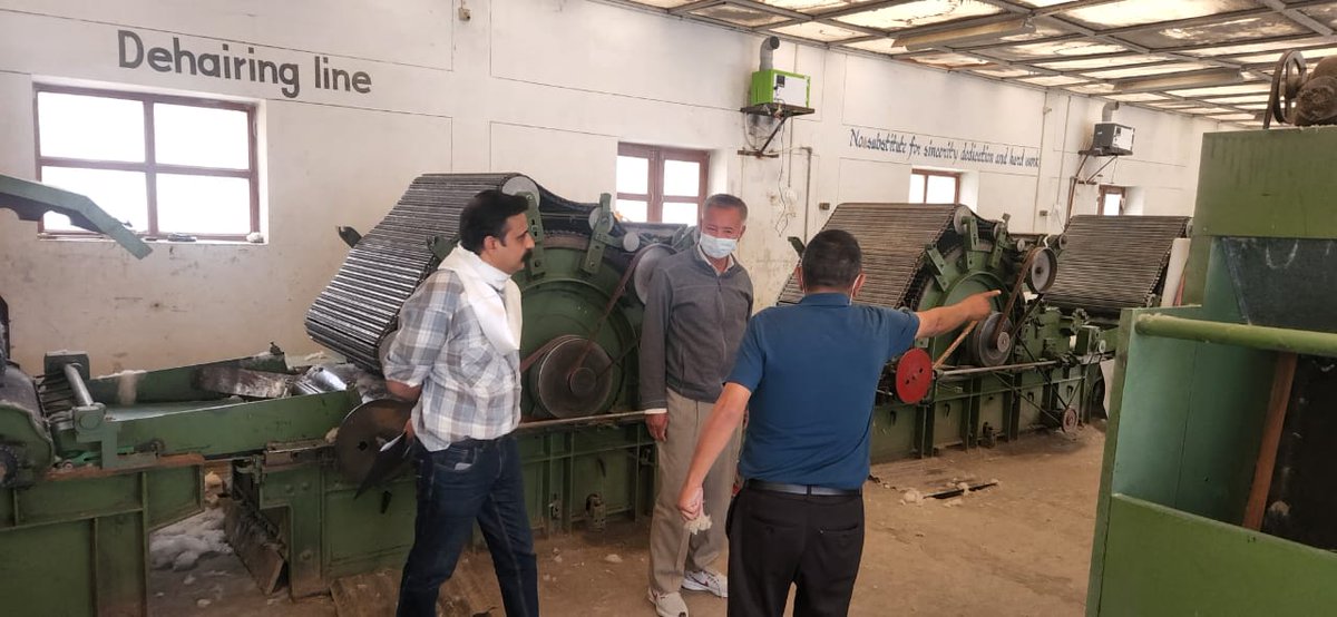PashminaCop's tweet photo. Shri G.S. Bhati Executive Director CWDB @TexMinIndia GoI visited the ACPGCMS Pashmina Dehairing Plant, interacted with the governing body and Pashmina Growers. 
@thinles_ladakh @kstanzinladakh @yakzee_tashi @tashi_gyalson https://t.co/axB0yGP94l