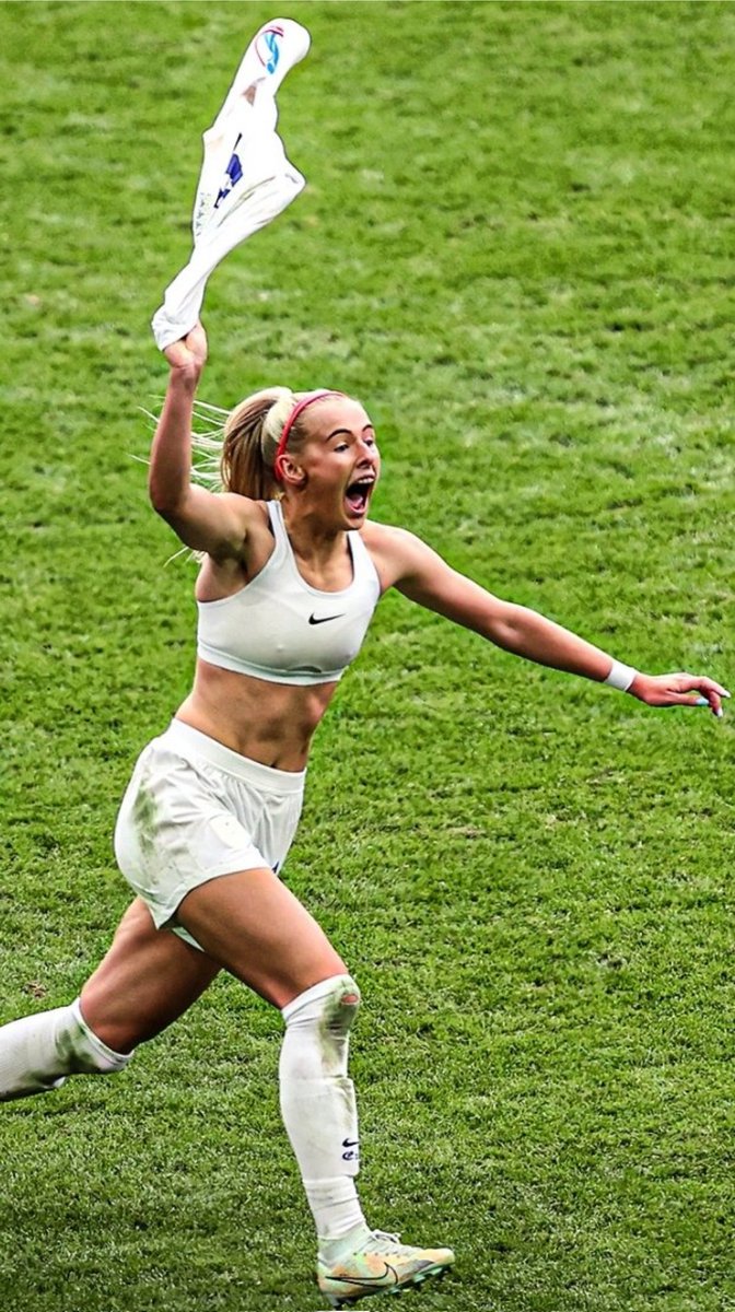 @Chloe_Kelly98 A winning goal and an iconic celebration. Simply woow. 🔥🔥
Well done. #England #EuroWomen2022