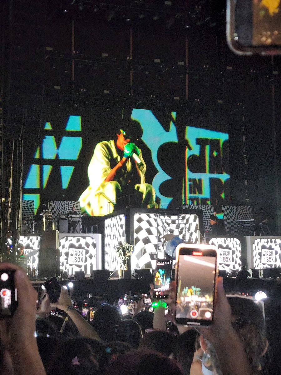ChristaSimpson's tweet photo. J-Hope was amazing tonight!!! #Lolla #Lollapaloozachicago #Lolla2022 #HOBIPALO0ZA https://t.co/mrEpCRSYxy