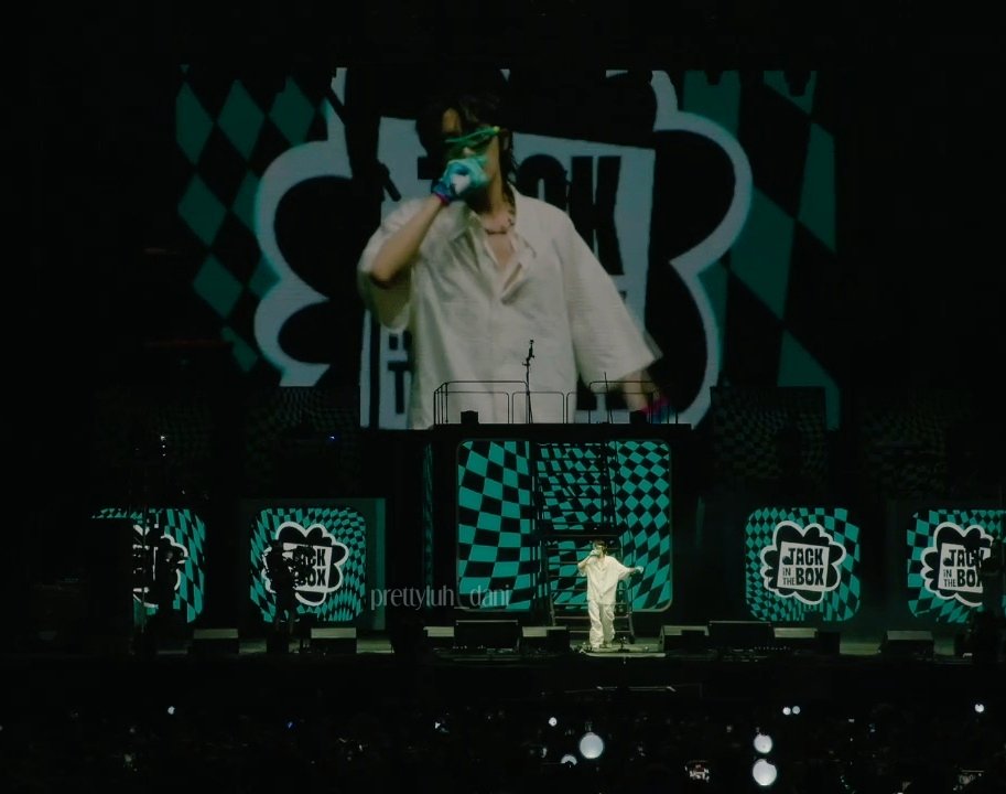 prettyluh_dani's tweet photo. THE EFFORT, HIS PASSION, HIS ART, HIS MUSIC, HIS IMPACT, HIS HARD WORK AND HIS STAGE PRESENCES IS SO MUCH AMAZING. DAMN HIS SO POWERFUL! https://t.co/MoE6qWCPY2