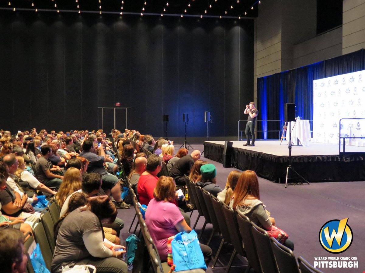 jamie_marsters's tweet photo. Pics of the Day: @JamesMarstersOf &amp; a couple (hundred) of his closest friends... at @WizardWorld Pittsburgh 2015 

#JamesMarsters #WizardWorld #WizardWorldPittsburgh #PittsburghComicCon #ChattyJames™ https://t.co/Hyx9hmddgL