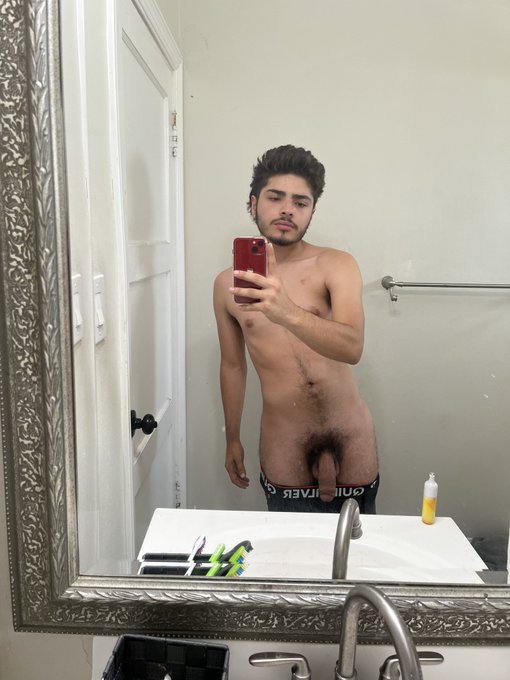 Was going through some shit in this pic but my dick wasn&rsquo;t 😝 My bottoms stay douched ✨👌🏼  https://t.co/RZa5lC4ikZ