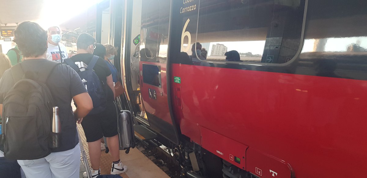 GiancAgrillo's tweet photo. @ItaloTreno perché non mettere l'indicazione dei numeri dei posti anche all'esterno? Basterebbe un adesivo per evidenziare i posti da  1 a 88 per evitare code e ritardi per chi non prende spesso il treno. Un adesivo (e l'intelligenza sociale) per far andare più veloce l'Italia https://t.co/vHxPSgI0t8