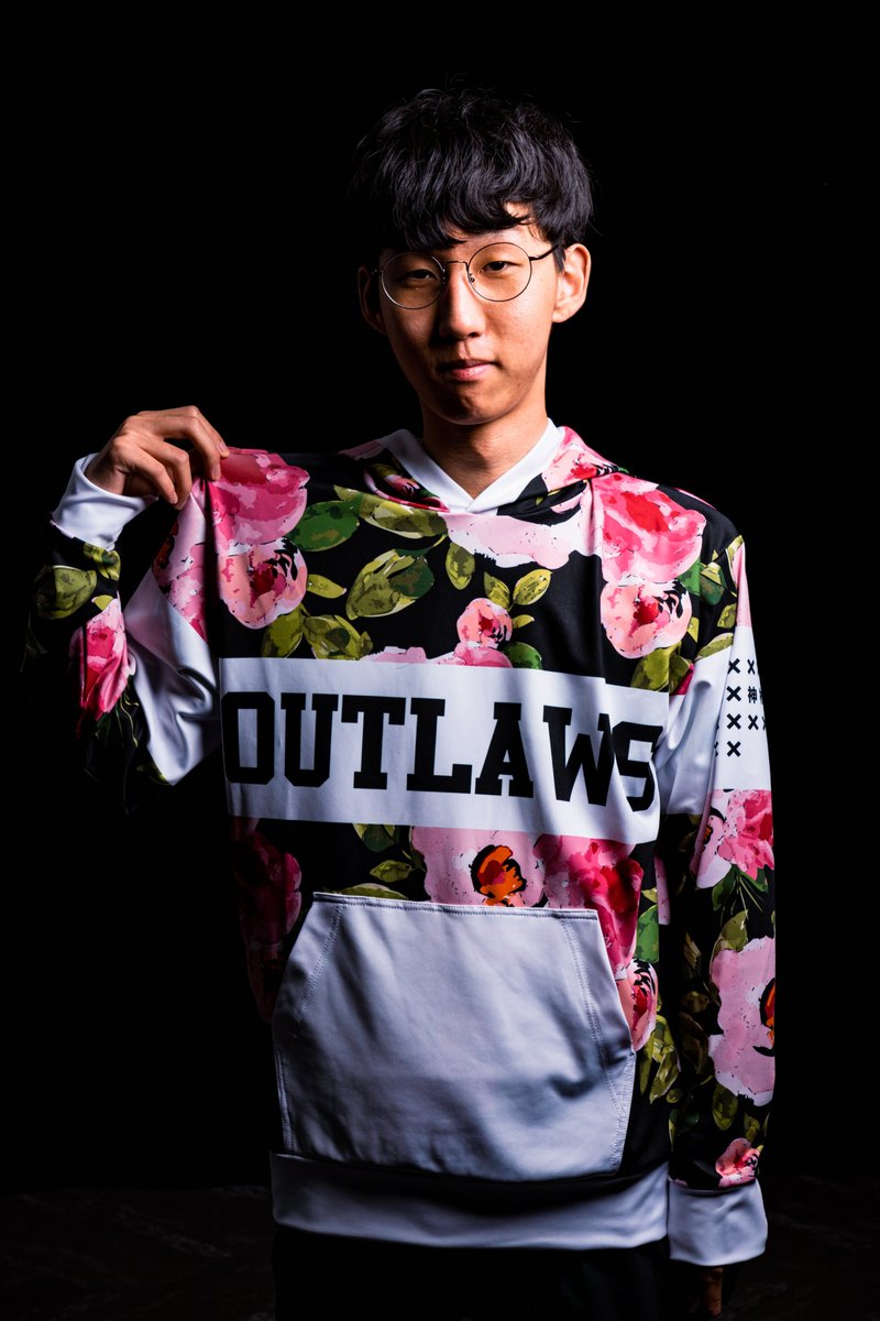 DailyOutlaws tweet media